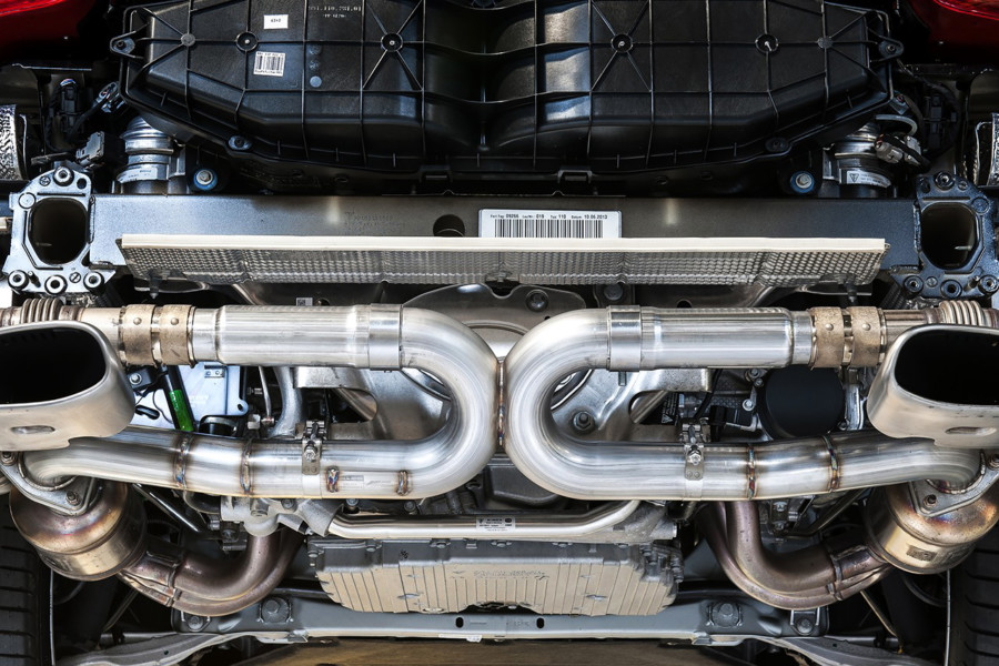 under cra shot of the pse valve setup on awe upgrade exhaust for 991