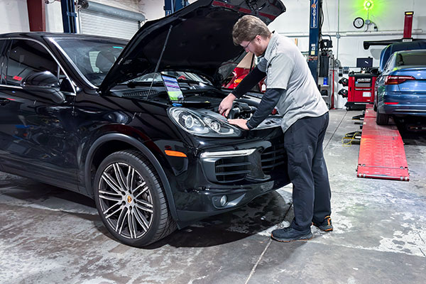 Independent Porsche Mechanics Carrsmith a specialist Porsche repair shop in Florida.