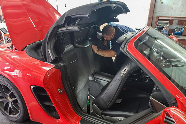 Independent Porsche Mechanics Northwest Imports a specialist Porsche repair shop in Texas.