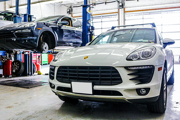 Porsche repair shop Kellymoss provides repair, maintenance and service for Porsche cars in Madison, WI.