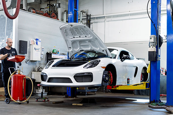 Independent Porsche Mechanics Kellymoss a specialist Porsche repair shop in Wisconsin.