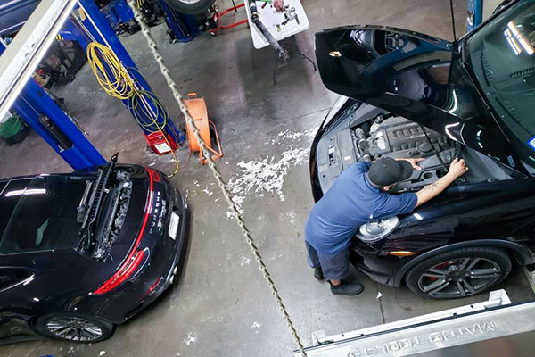 Porsche Repair Shop near Austin, TX, Northwest Imports specializes in Porsche repair, maintenance and tuning.