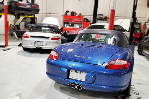 Independent Porsche repair shop Motorwerks AG offers maintenance services for all Porsche cars near Humble, TX.
