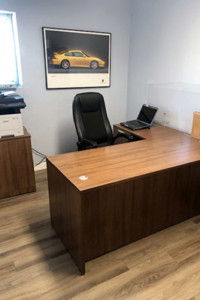 The private office for use by customers at Drivers choice motors Orlando, FL