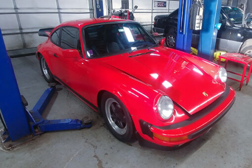 Porsche repair shop Manfred's Import Auto offers maintenance services for all Porsche cars near Cary, IL.