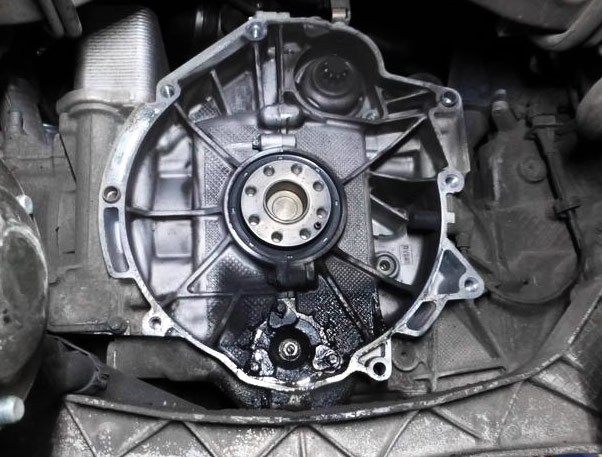 rear-main-seal-leak-porsche