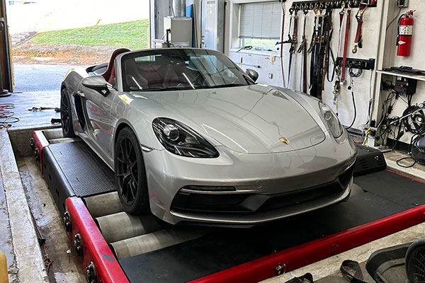 Independent Porsche Mechanics RM Motorwerks a specialist Porsche repair shop in Tennessee.