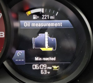 adding oil to porsche with electronic measurement