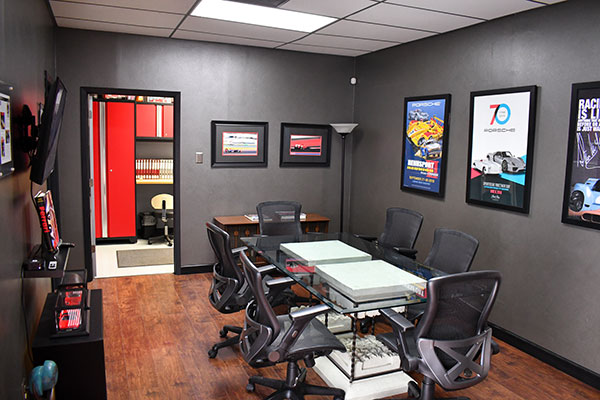 Bennett Motor Werks Dallas, TX customer waiting area