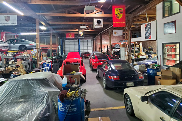 Porsche Repair Shop near El Paso, TX, Redline Racing specializes in Porsche repair, maintenance and tuning.