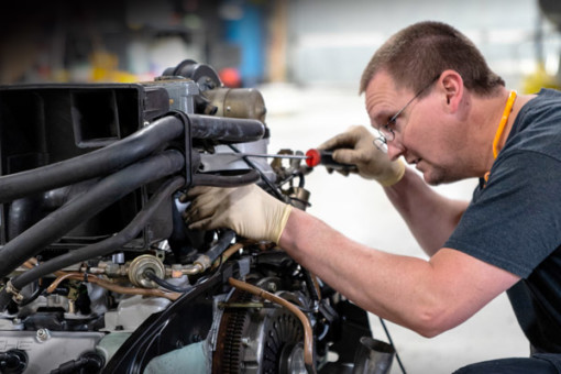 Independent Porsche restoration shop Blue Chip offers maintenance services for all classic Porsche cars near Denver, CO.