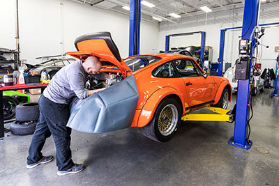 Porsche repair shops and Porsche specialists in Michigan