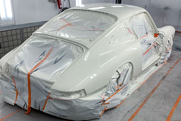 Independent Porsche Mechanics Formula Motorsports a specialist Porsche restoration shop in New York.