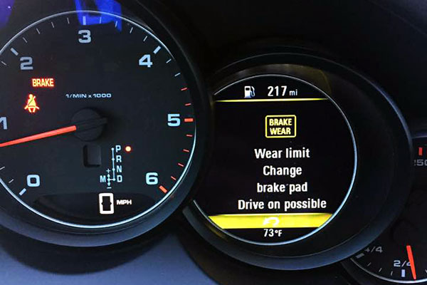 Porsche wear limit change brake pads message