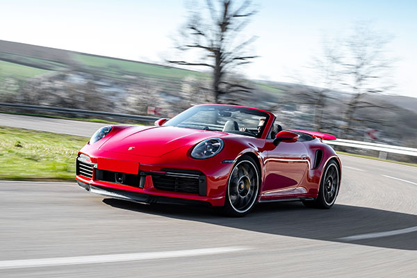 Porsche 911 Turbo 992 service and maintenance schedule