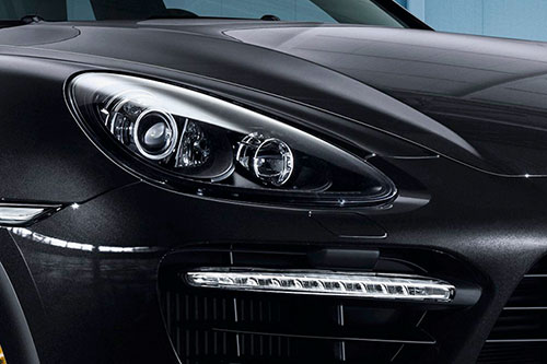 Cayenne 958 headlight replacement is expensive.