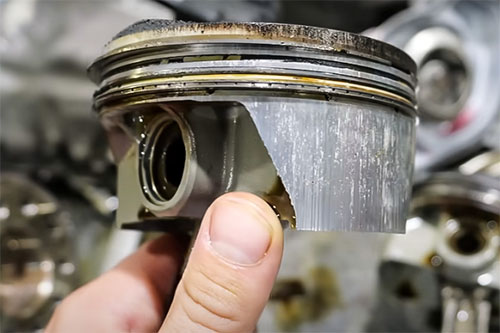 Porsche Macan V6 piston with bore scoring.