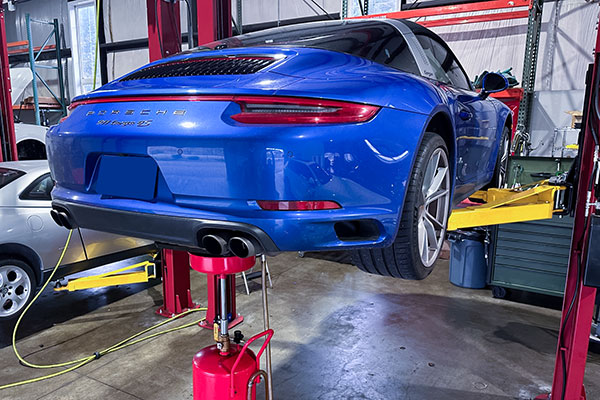 Independent Porsche Mechanics AV Auto & Track a specialist Porsche repair shop in Washington.