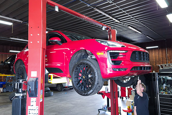 Porsche Repair Shop near Toledo, OH, MMr Autosport specializes in Porsche repair, maintenance and tuning.