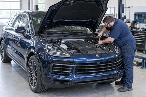Answers to maintenance service questions on the Porsche Cayenne.